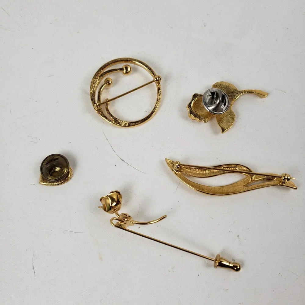Vintage Gold Tone Brooch Pin Lot 5pc (2 Monet) Pearl Rose Heart Stick Pin Set